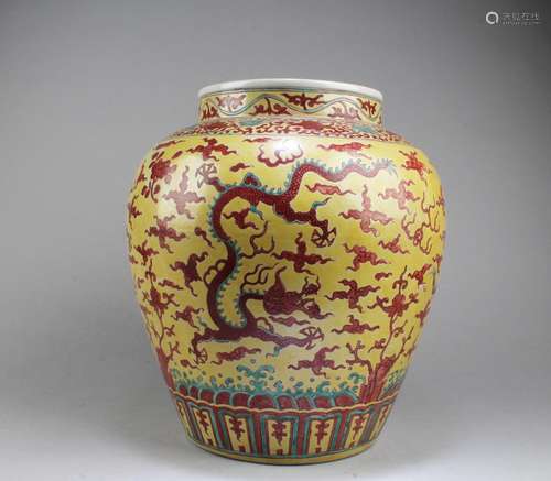 CHINESE FAMILLE JAUNE PORCELAIN JAR