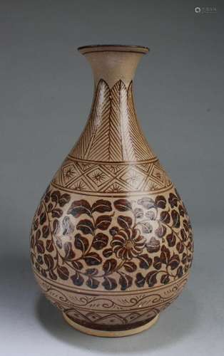 CHINESE POTTERY VASE