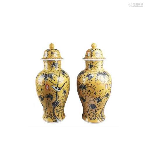 A PAIR OF CHINESE PORCELAIN VASES