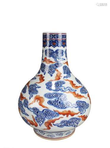 CHINESE PORCELAIN VASE