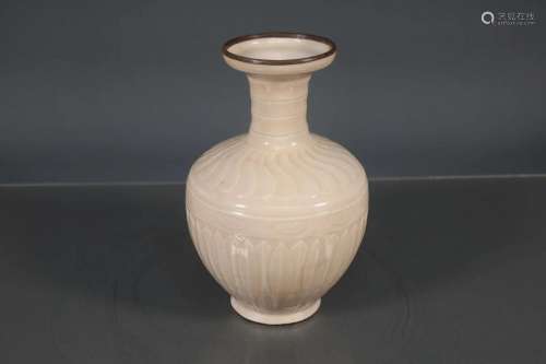 The Fine Ding Kiln Sculpture Vase with Dog Ear