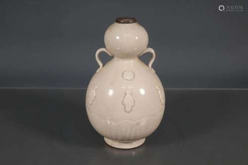 The Fine Ding Kiln Double-ears Vase with Calabash