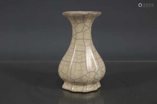 The Fine Ge Kiln Vase with Melon Prism