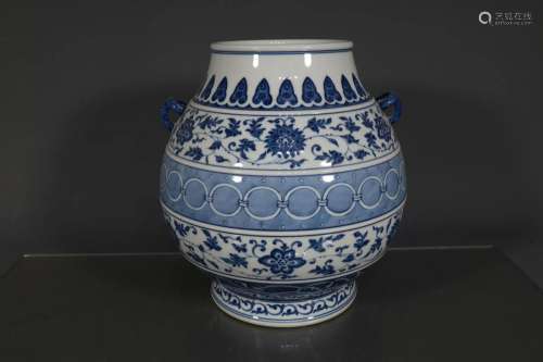 A Blue and White "Interlocking Flower " Zun with T...