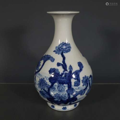 A Blue and White "Lotus Pond" Pear-shaped Vase
