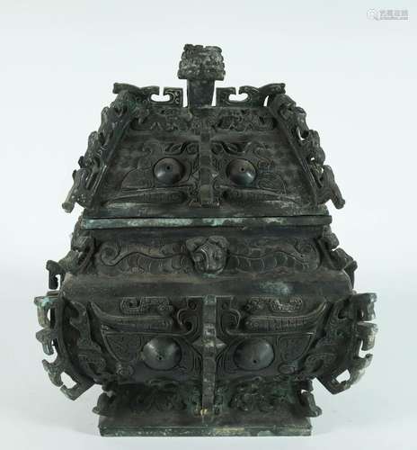 A Fantastic Bronze Min Square Lei (Wine Vessel)