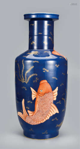 霁蓝釉描金矾红鱼纹棒槌瓶