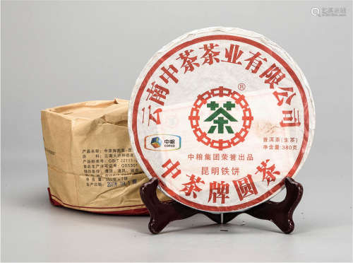 2011年  中茶绿印铁饼普洱生茶