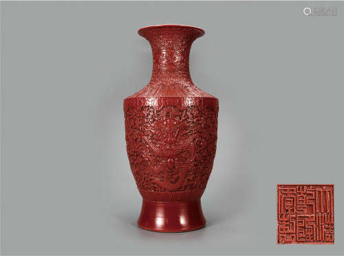 红釉雕刻龙凤大瓶