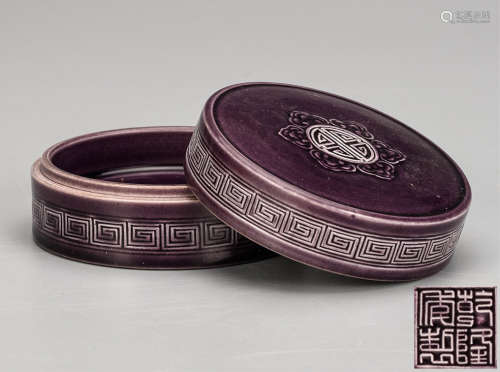 茄皮紫釉寿字纹粉盒