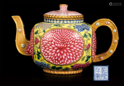 珐琅彩花卉壶  早期购于北京