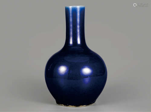 蓝釉天球瓶