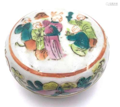 Chinese Porcelain Round Box with Lid