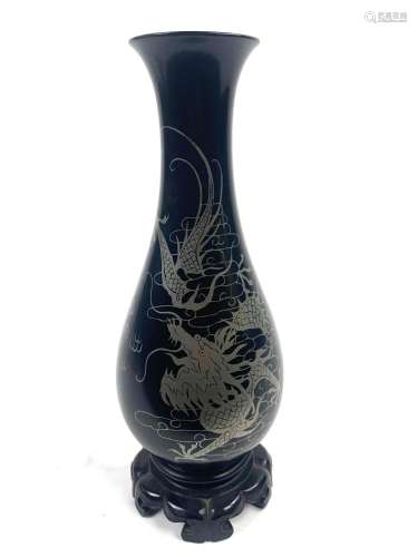 Black Lacquered Vase with Silver Dragon