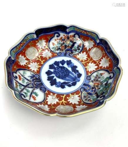 Japanese Scalloped Imari Style Bowl