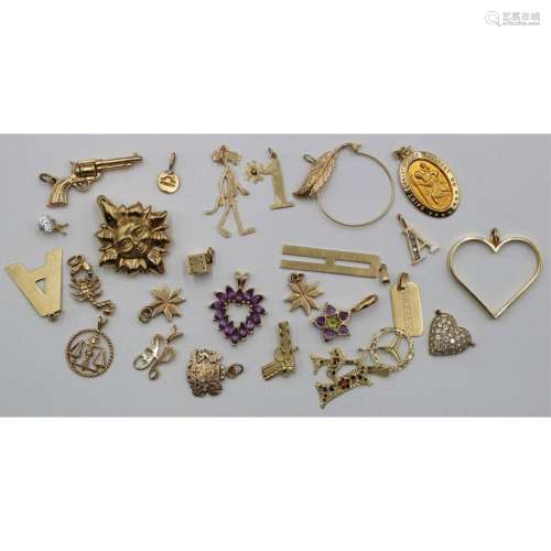 JEWELRY. (26) Assorted 14kt and 18kt Gold Charms.