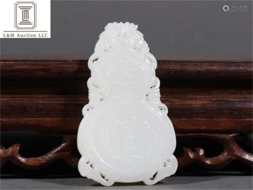 A Chines Jade Gourd Shaped Pendant