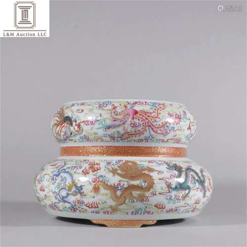 A Chinese Famille Rose Porcelain Gourd Jar