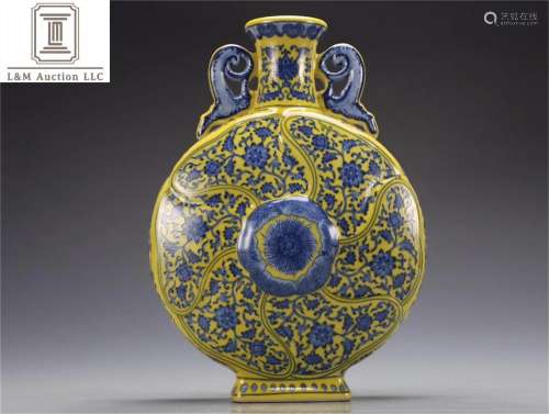 A Chinese Blue and White Porcelain Moon Flask Vase