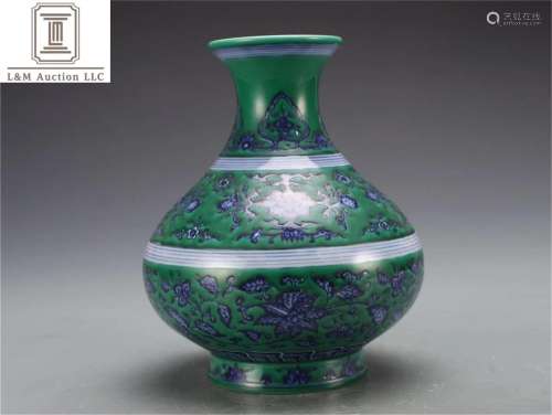 A Chinese Blue and White Porcelain Flower Vase