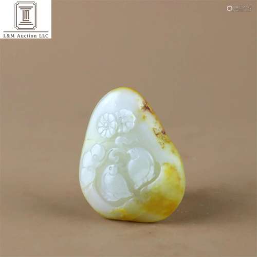 A Chinese Jade Flower and Bird Patterned Pendant