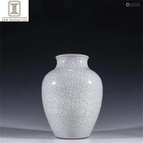 A Chinese Ge Kiln Porcelain Jar