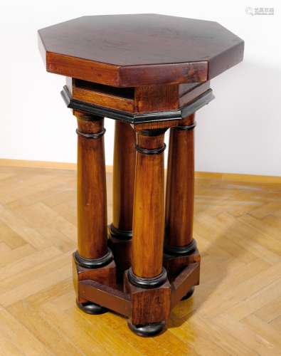 Tuscan pedestal, 19th century, Walnut solid