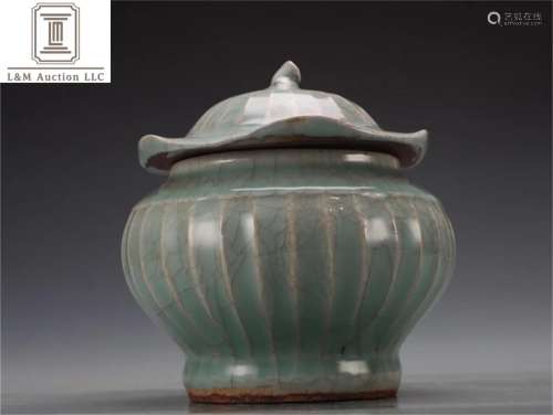 A Chinese Longquan Kiln Porcelain Lidded Jar