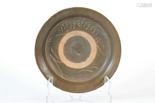 Tea Glazed Dish with Fish Patterns