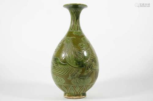 Green Glazed Yuhuchun Vase with Cloud and Phoenix