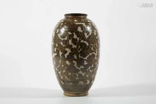 Jizhou Kiln Vase with Floral Design