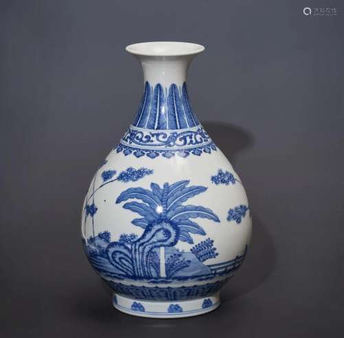 Blue-and-white Pear-shaped Vase with Floral Patterns