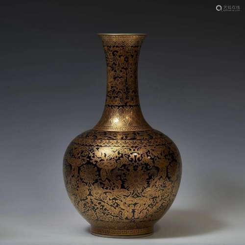 Ink Ground Vase with Interlaced Lotus Patterns and Gold