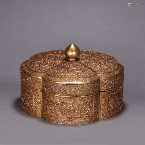 Gilt copper box with cloud and dragon pattern cover