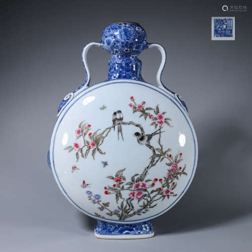 Blue and white entwined flower pattern flat bottle