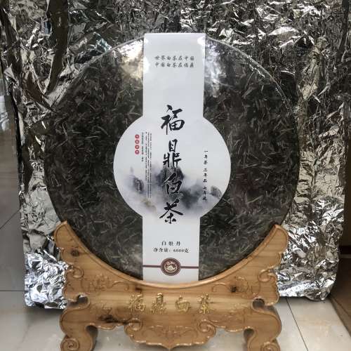 12斤白牡丹茶饼（送木架）