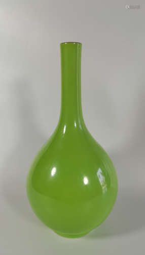 清雍正•蘋果綠釉膽瓶