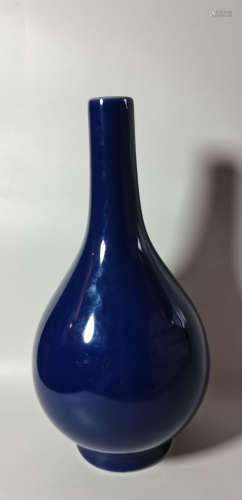 清乾隆•霽藍釉膽瓶