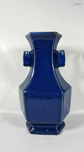 清•霽藍釉貫耳瓶