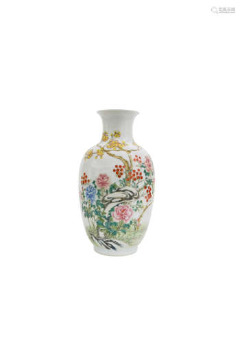 六十年代 粉彩花卉瓶