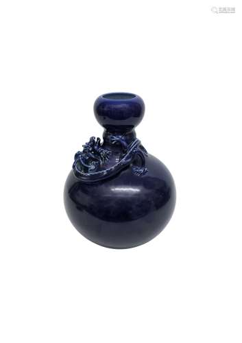 七十年代 霽藍釉堆塑螭龍蒜頭瓶