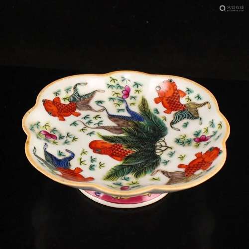Chinese Famille Rose Goldfish Design Porcelain Plate