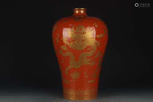 清雍正 矾红描金海水龙纹梅瓶