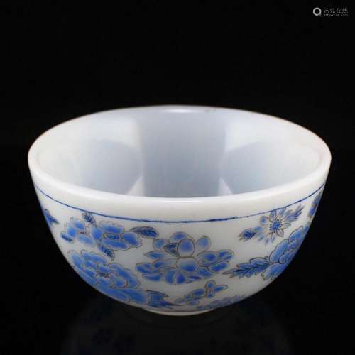 Beautiful Chinese Peking Glass Flower Design Bowl