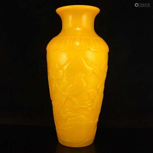 Vintage Chinese Yellow Peking Glass Magpie Design Vase