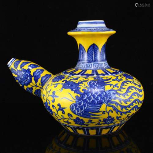 Chinese Yellow Ground Blue And White Porcelain Pot