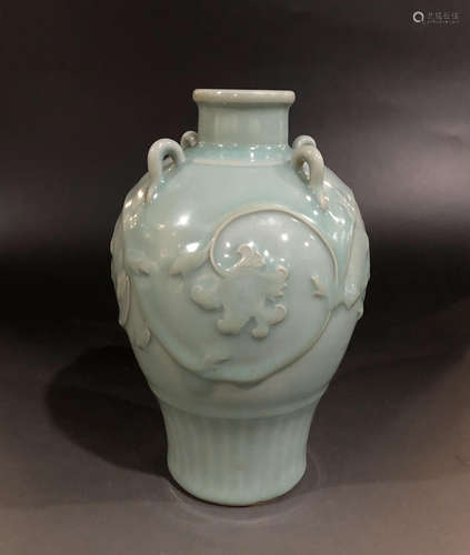 A SONG DYNASTY LONGQUAN GLAZE BOTTLE