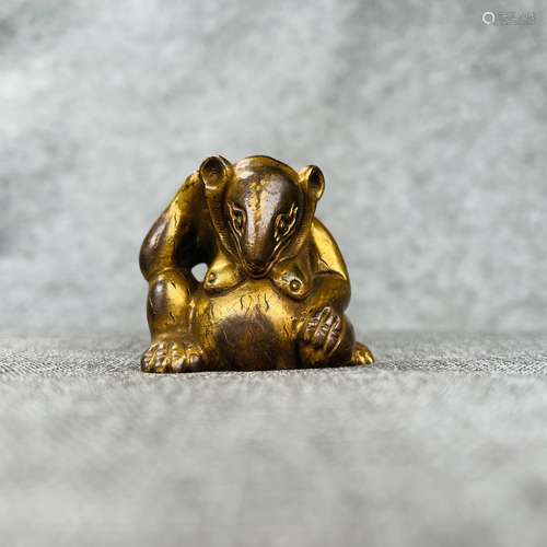 A GILT BRONZE GOLD BEAR PAPER WEIGHT