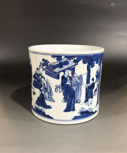 A MING DYNASTY BLUE AND WHITE FIGURE BRUSH HOLDER