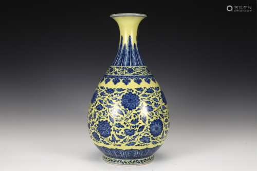 A YELLOW GROUND BLUE AND WHITE FLOWER YU HU SPRING BOTTLE